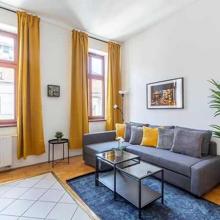 Downtown Cozy Home In The Gozsdu Garden Будапеща Екстериор снимка