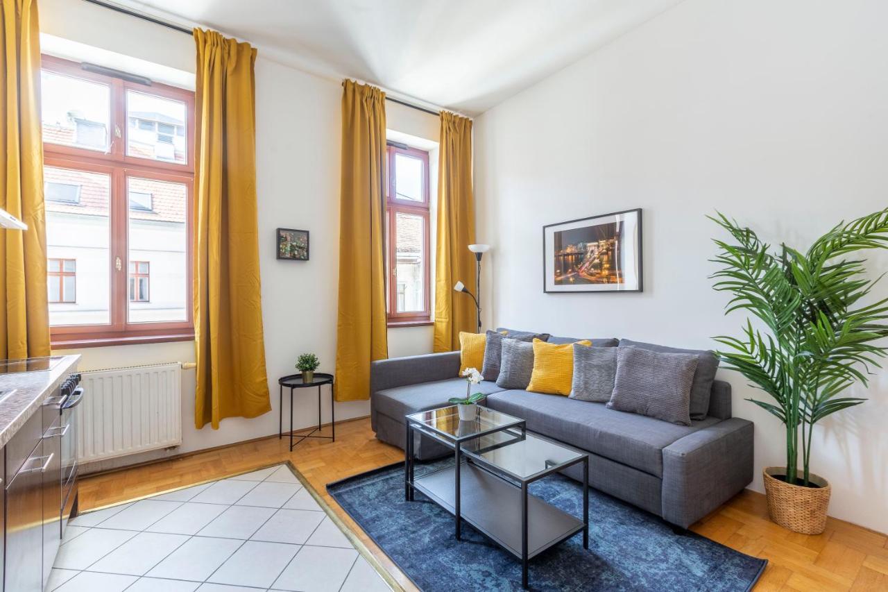 Downtown Cozy Home In The Gozsdu Garden Будапеща Екстериор снимка