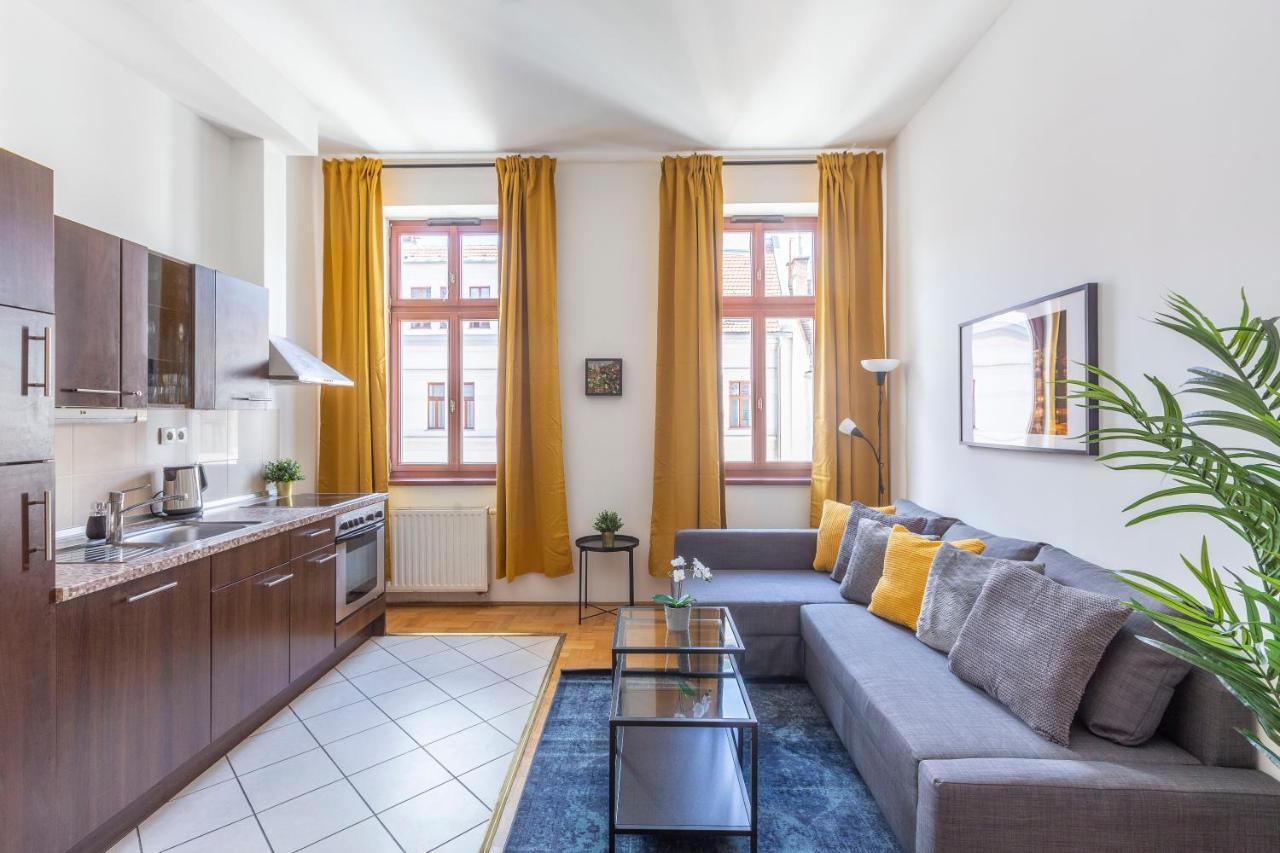 Downtown Cozy Home In The Gozsdu Garden Будапеща Екстериор снимка